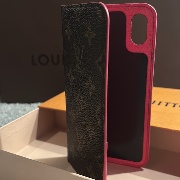 Authentic Louis Vuitton Monogram Brown Phone Case - Picture 4 of 8